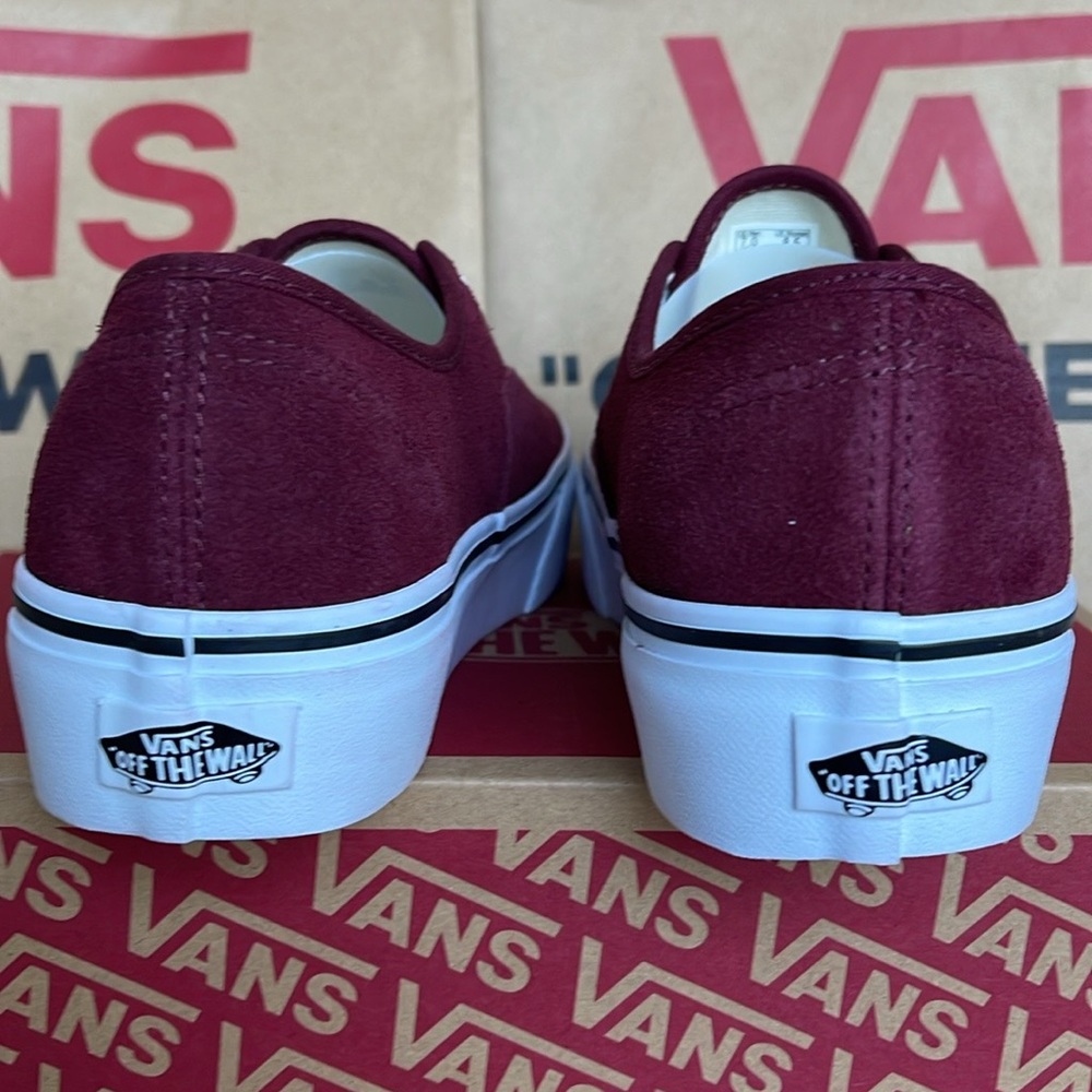 Vans WMNS Authentic Platfor
(Suede) Port Royale/True
VN0ARAVRJNR Platforms - Picture 15 of 16